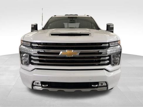 Used 2023 Chevrolet Silverado 2500 High Country w/ Technology Package image 2