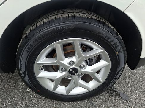 Certified 2024 Kia Soul LX w/ Option Group 015 image 30