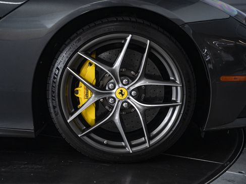 Used 2014 Ferrari F12 Berlinetta RWD image 16