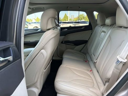 Certified 2019 Lincoln MKC Reserve w/ MKC Technology Package FWD image 17