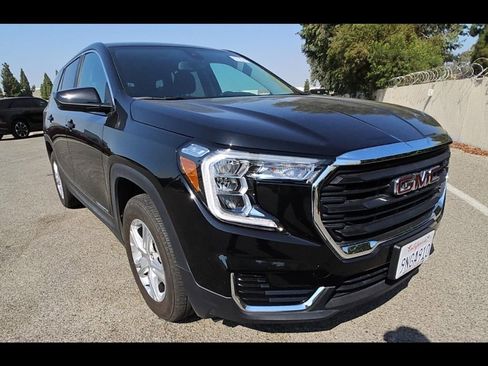 Used 2024 GMC Terrain SLE image 1