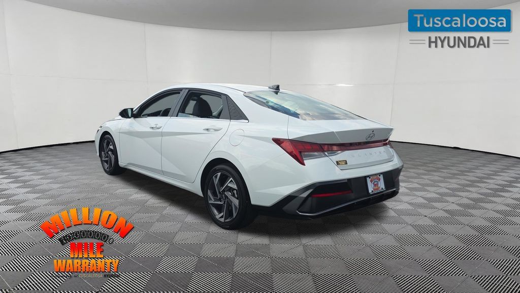 Used 2026 Hyundai Elantra Limited FWD image 5