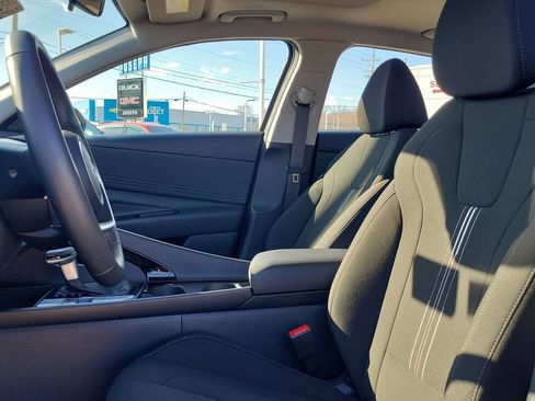 Used 2025 Hyundai Elantra SEL image 16