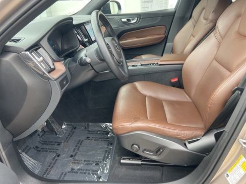 Certified 2023 Volvo XC60 B5 Plus w/ Climate Package image 28