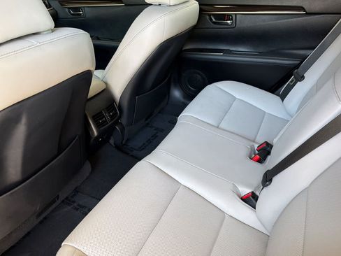 Used 2018 Lexus ES 350 w/ Premier Package FWD image 4