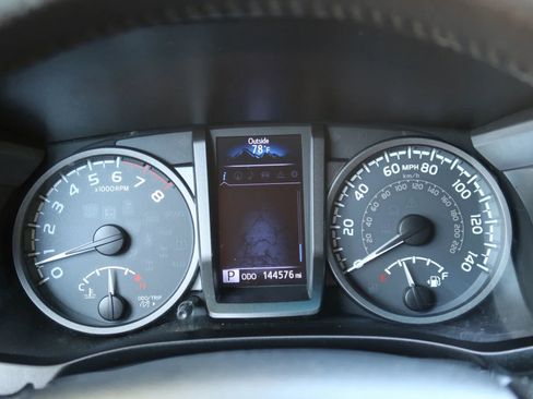 Used 2017 Toyota Tacoma TRD Off-Road w/ Tow Package AWD/4WD image 29