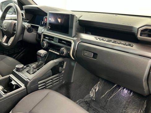Used 2025 Toyota Tacoma TRD Off-Road image 24