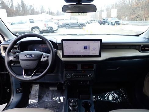 Used 2025 Ford Maverick Lariat image 19