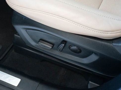 Used 2023 Ford Explorer Limited image 15