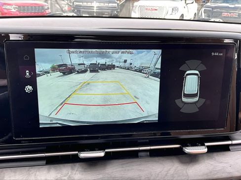 Used 2024 Kia Carnival EX FWD image 27