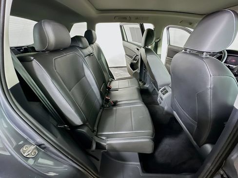 Used 2021 Volkswagen Tiguan SEL FWD image 11