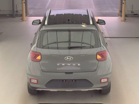 Used 2022 Hyundai Venue Limited w/ Cargo Package FWD image 8