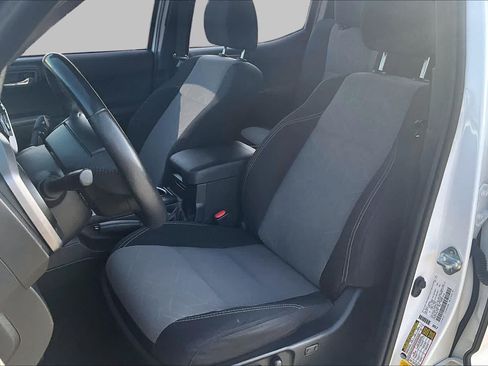 Used 2021 Toyota Tacoma TRD Sport w/ Technology Package RWD image 7