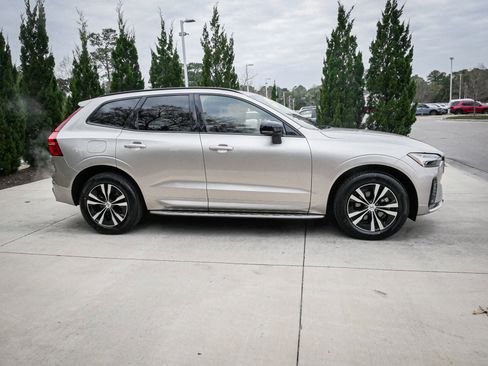 Used 2024 Volvo XC60 B5 Core image 11