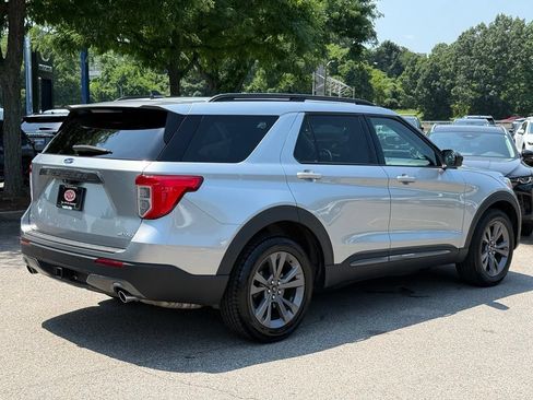 Used 2023 Ford Explorer XLT w/ Equipment Group 202A AWD/4WD image 10
