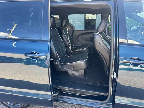 Used 2023 Chrysler Pacifica Limited w/ S Appearance Package FWD image 59