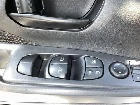 New 2025 Nissan Kicks Play S FWD image 21