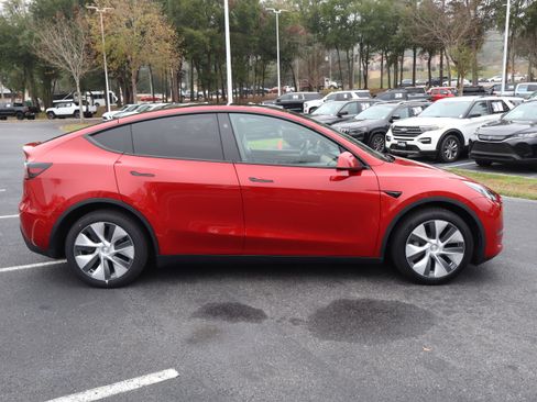 Used 2024 Tesla Model Y Long Range image 10