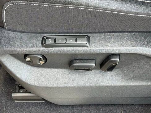 Certified 2025 Volkswagen Atlas Cross Sport SEL image 25