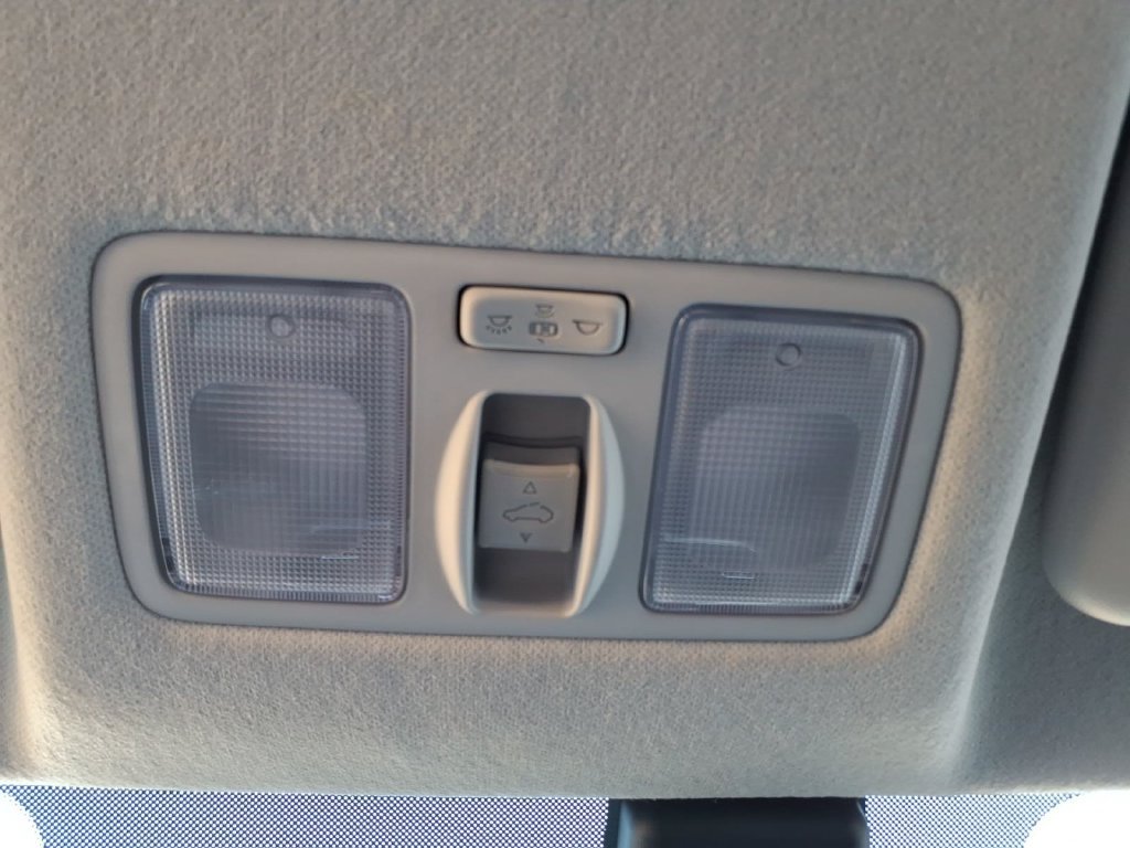 Used 2025 Hyundai Venue SEL FWD image 29