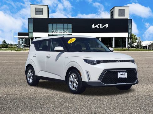 Used 2023 Kia Soul S FWD image 3