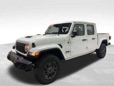 New 2026 Jeep Gladiator Sport image 2