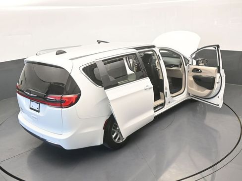 Used 2023 Chrysler Pacifica Touring-L image 70