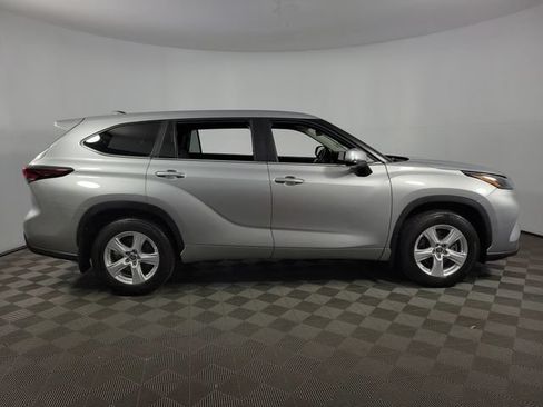 Used 2025 Toyota Highlander LE AWD/4WD image 10