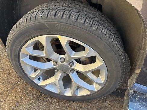 Used 2018 GMC Yukon SLT w/ Premium Edition image 10