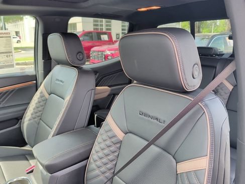 New 2026 GMC Canyon Denali AWD/4WD image 11