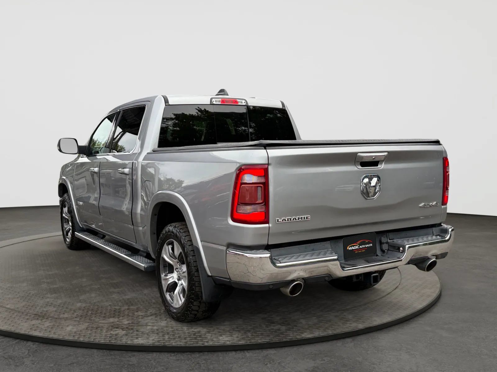 Used 2019 RAM 1500 Laramie AWD/4WD image 8