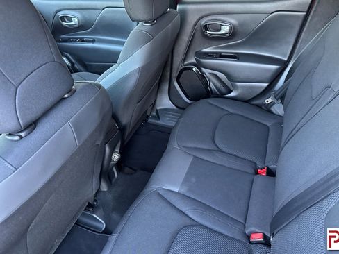 Used 2019 Jeep Renegade Altitude w/ Quick Order Package 2XM FWD image 13