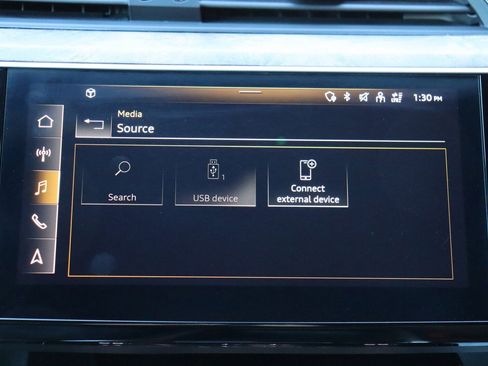 Used 2021 Audi e-tron Premium Plus w/ Premium Plus Package image 38