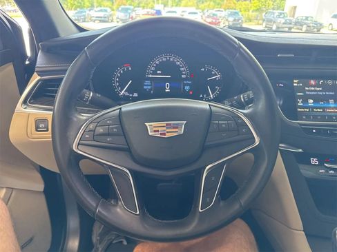 Used 2019 Cadillac XT5 FWD image 19