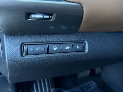 Certified 2025 Nissan Pathfinder Platinum w/ Cargo Package FWD image 15
