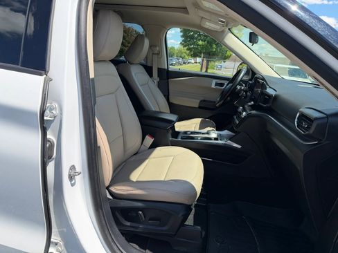 Used 2020 Ford Explorer XLT w/ Equipment Group 202A AWD/4WD image 12