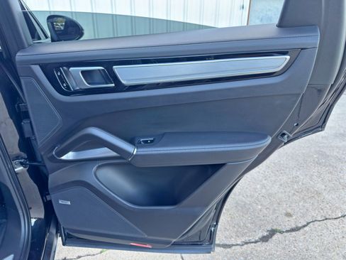 Used 2021 Porsche Cayenne Turbo S image 48