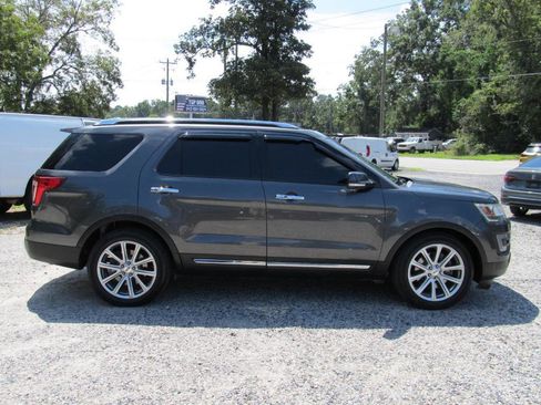 Used 2017 Ford Explorer Limited image 7
