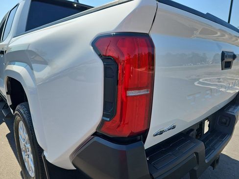 Used 2024 Toyota Tacoma SR AWD/4WD image 33