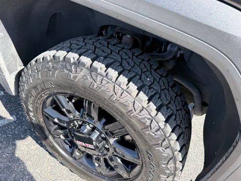 Used 2024 GMC Sierra 2500 AT4 w/ AT4 Premium Plus Package image 5