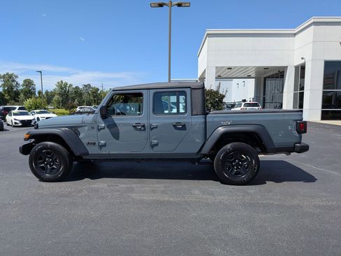 Used 2025 Jeep Gladiator Sport AWD/4WD image 8