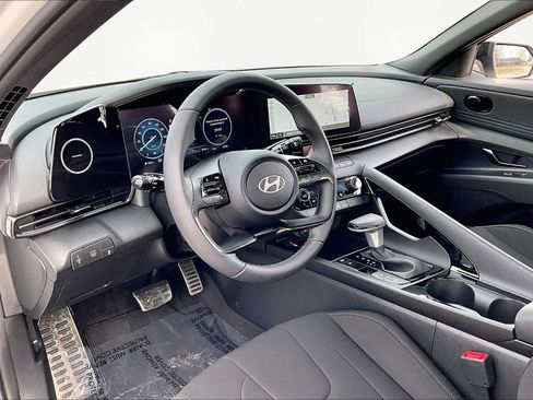 Certified 2025 Hyundai Elantra SEL image 14