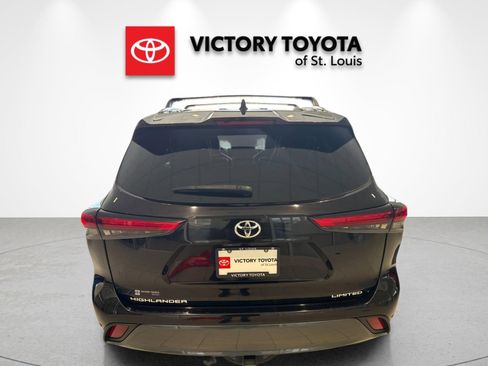 Used 2022 Toyota Highlander Limited image 4