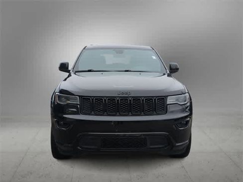 Used 2021 Jeep Grand Cherokee Laredo X image 3