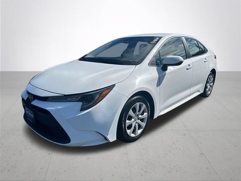 Used 2024 Toyota Corolla LE FWD image 2
