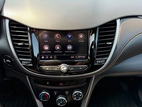 Used 2020 Chevrolet Trax LT w/ LT Convenience Package FWD image 18