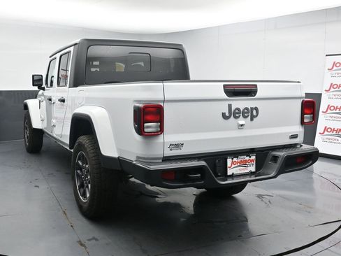 Used 2023 Jeep Gladiator Overland AWD/4WD image 6