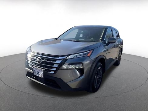 Used 2025 Nissan Rogue SV image 7
