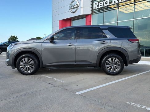 Used 2025 Nissan Pathfinder S FWD image 12