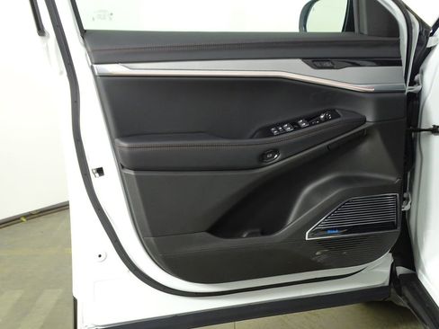 Used 2024 Jeep Wagoneer Launch Edition image 18